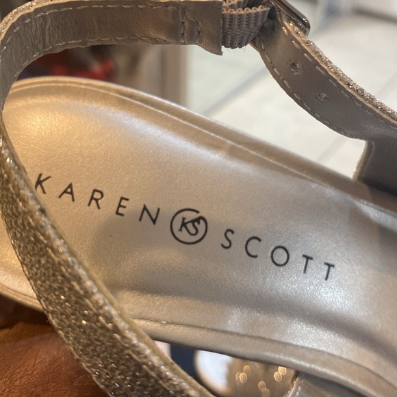 Karen Scott size 9.5 Heels 3.5 inches New With Tags - Picture 4 of 10